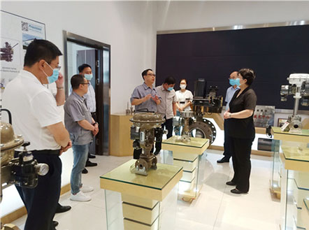 市人大常委會副主任劉依椿到拜爾自控走訪調(diào)研